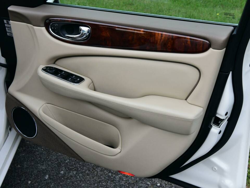 Image 49/50 of Jaguar XJ 8 4.2 (2008)