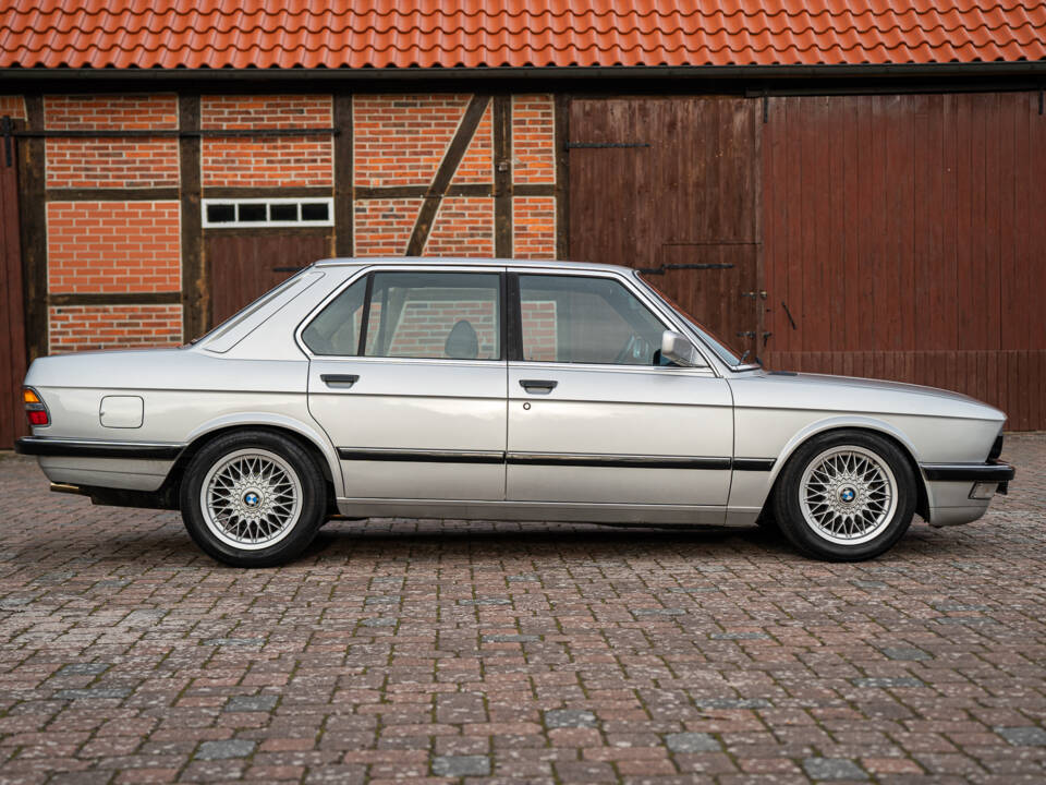 Bild 13/43 von BMW 525i (1986)