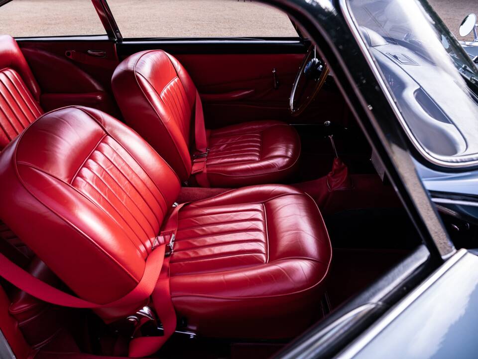Afbeelding 38/46 van Aston Martin DB 4 (1962)