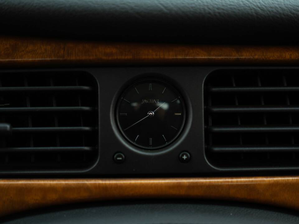 Image 47/50 of Jaguar XJ6 3.2 (1997)