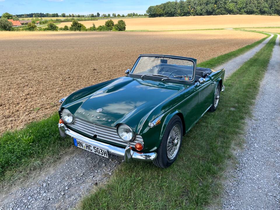 Image 8/18 of Triumph TR 4A IRS (1967)