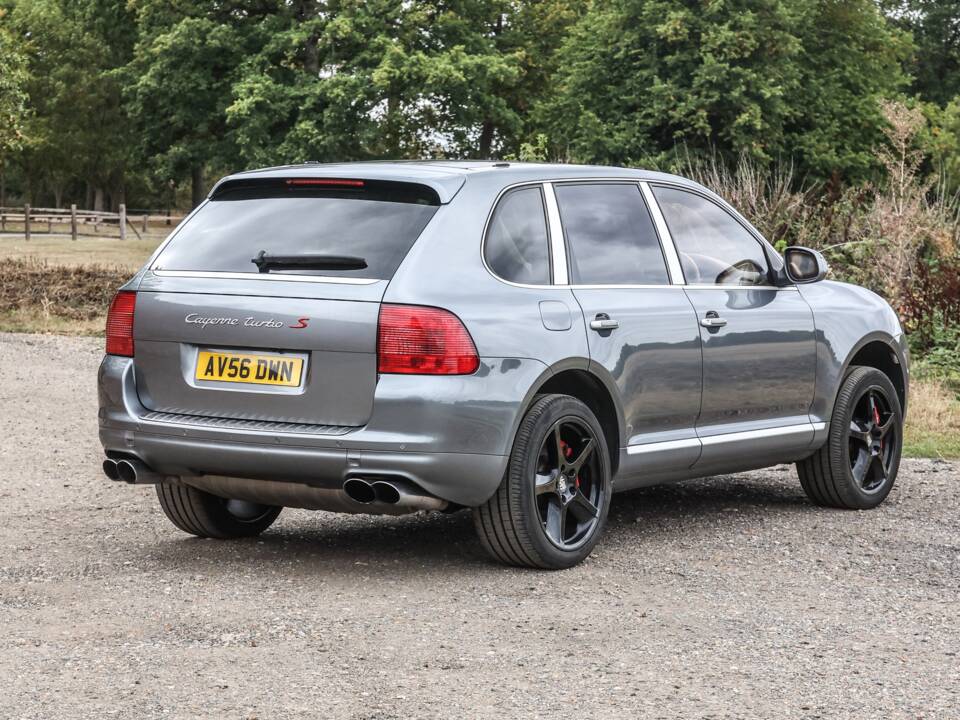 Bild 15/40 von Porsche Cayenne Turbo S (2006)