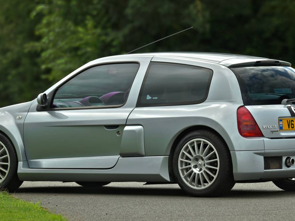 Bild 6/40 von Renault Clio II V6 (2001)