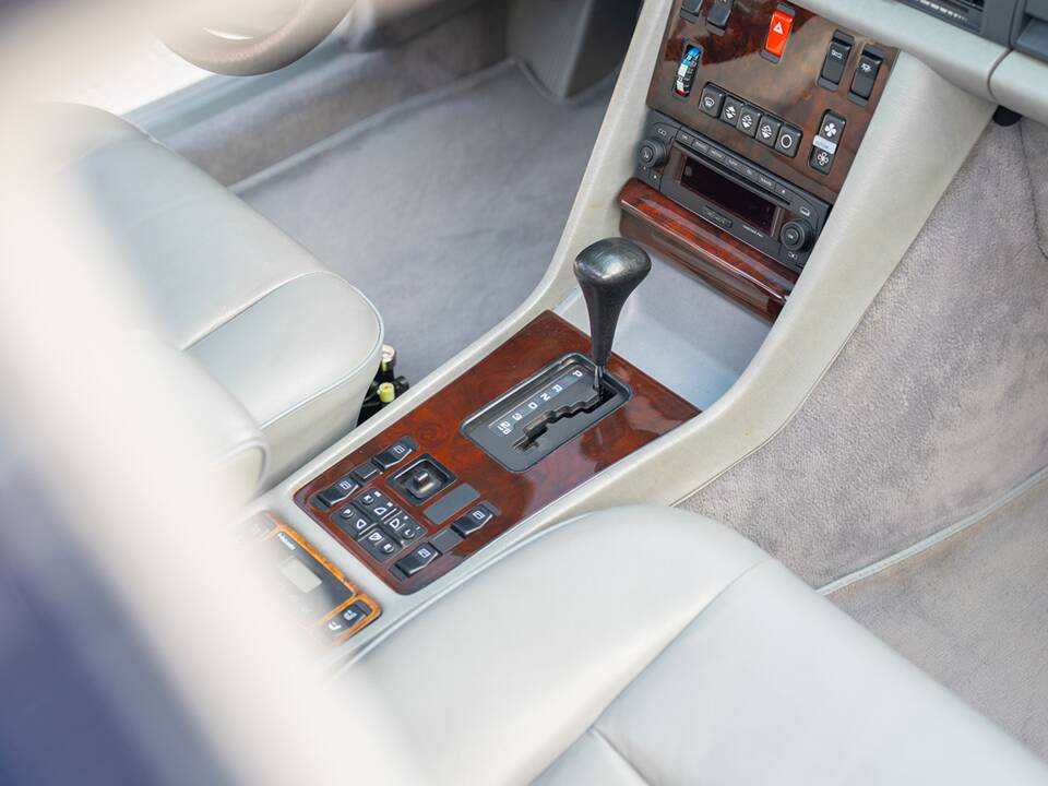 Image 39/72 de Mercedes-Benz 500 SEL (1984)
