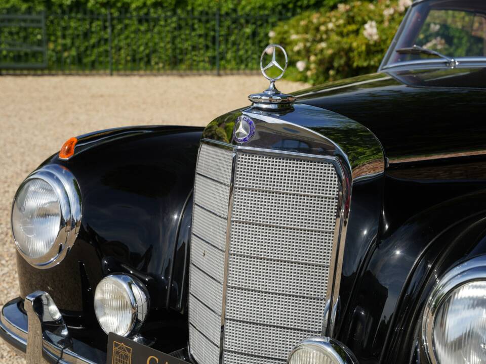 Image 28/50 of Mercedes-Benz 300 S (1953)