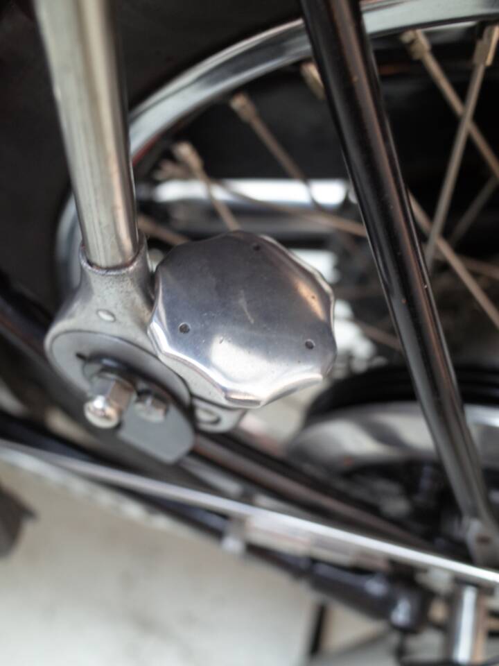 Image 27/30 of Vincent Rapide C (1951)