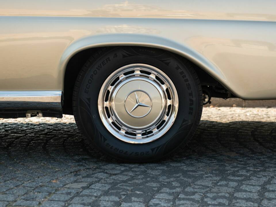 Afbeelding 9/12 van Mercedes-Benz 220 SE b (1962)