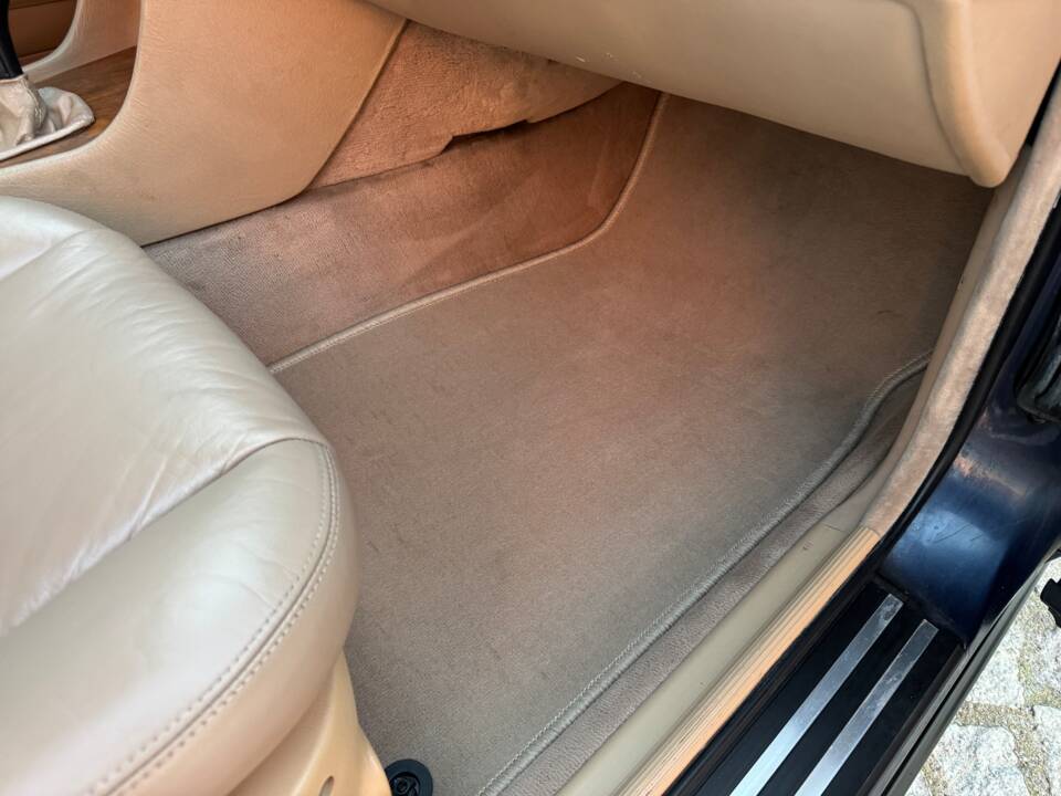 Immagine 56/99 di BMW 735i (1988)