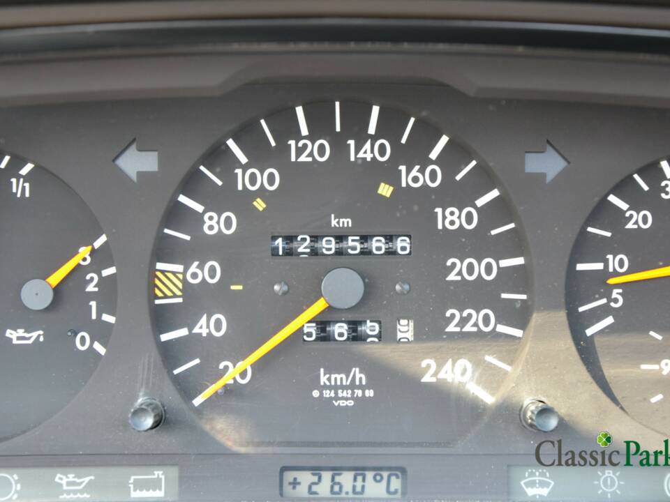 Bild 40/50 von Mercedes-Benz E 200 (1994)
