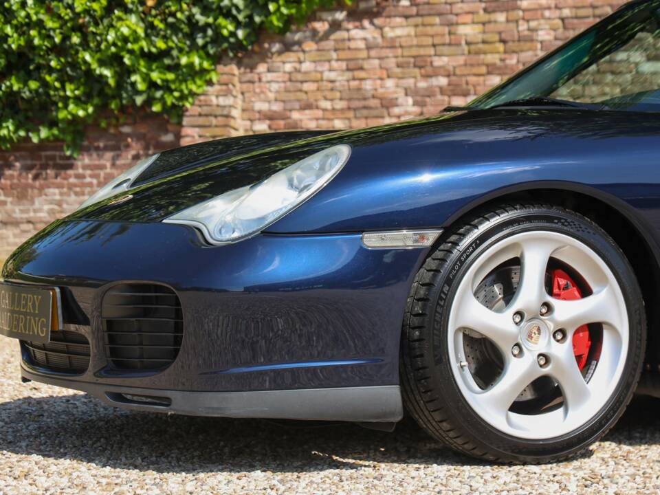 Image 16/50 of Porsche 911 Carrera 4S (2004)