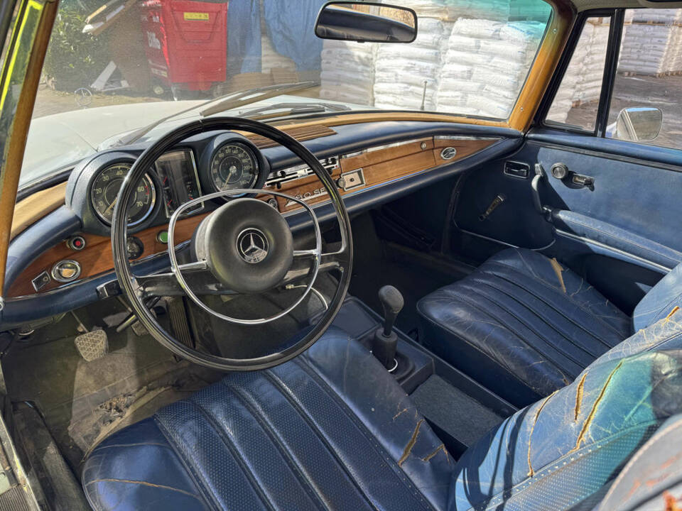 Image 7/8 of Mercedes-Benz 280 SE (1969)