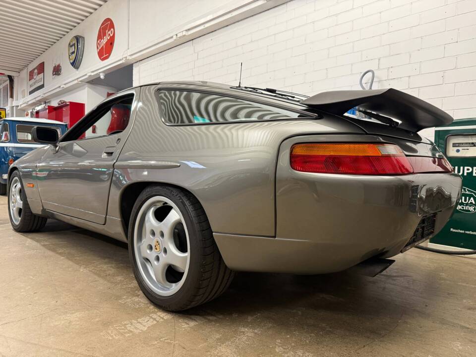 Image 14/19 of Porsche 928 S4 (1990)