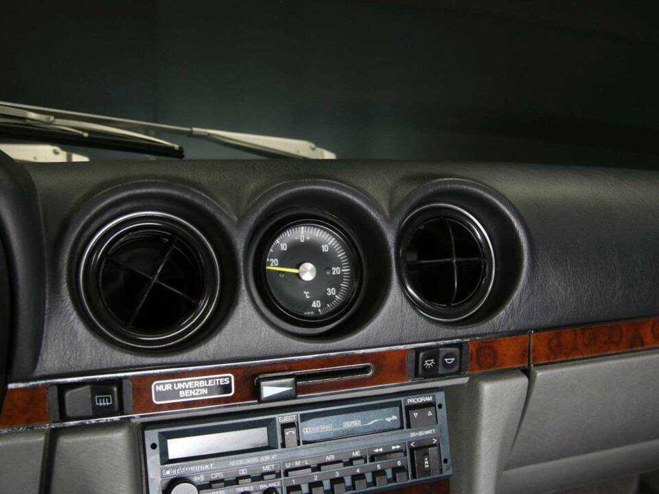 Image 16/30 of Mercedes-Benz 300 SL (1986)