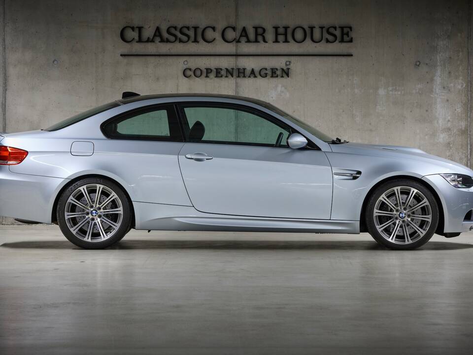 Image 12/100 of BMW M3 (2006)