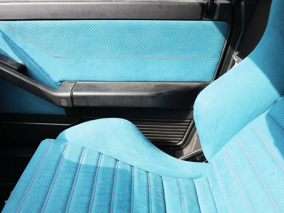 Image 32/41 of Lancia Delta HF Integrale (1989)