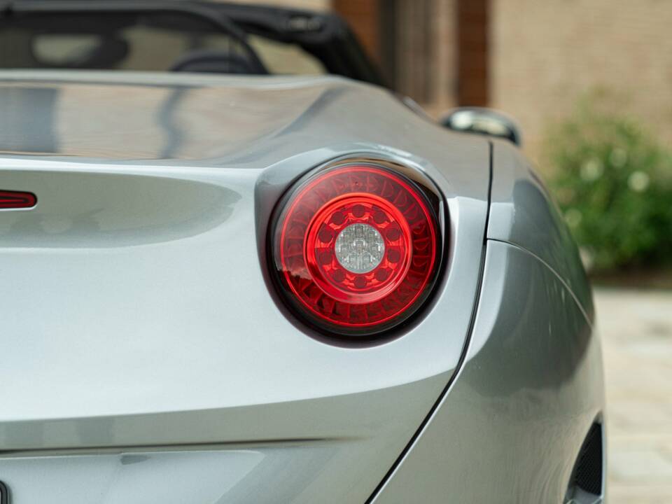 Bild 29/50 von Ferrari California T (2014)