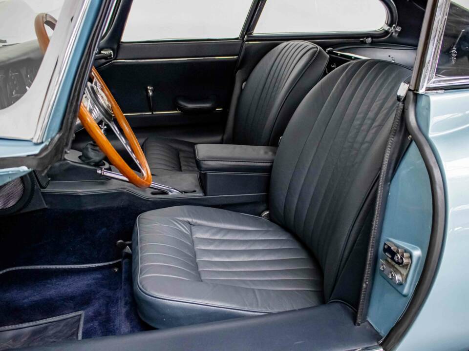 Bild 18/28 von Jaguar E-Type 4.2 (1965)