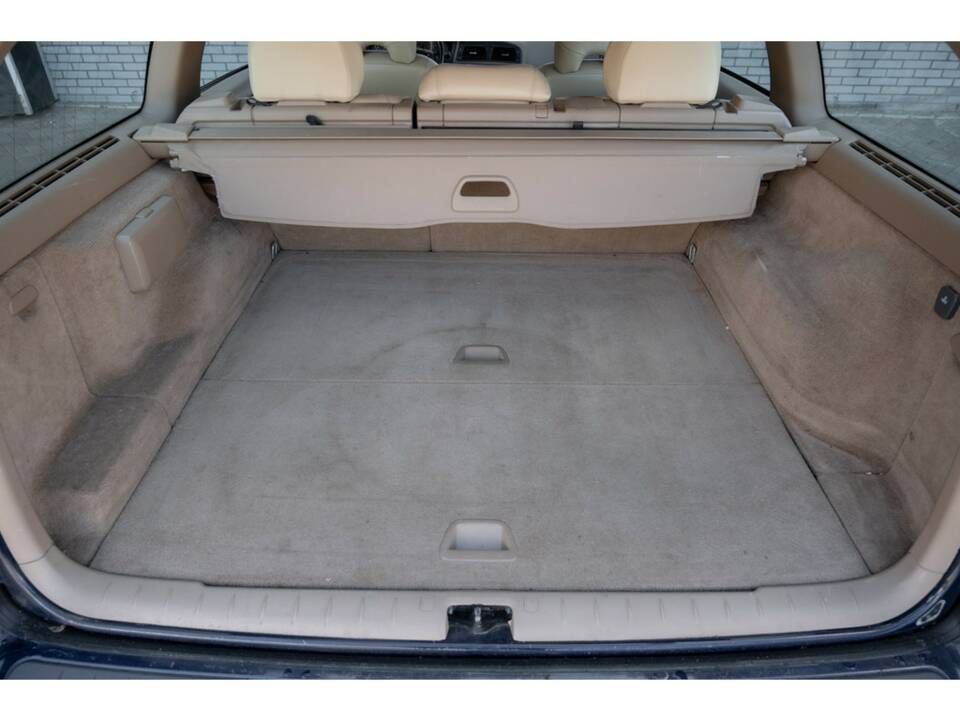 Image 43/43 of Volvo V 70 2.4 (2007)