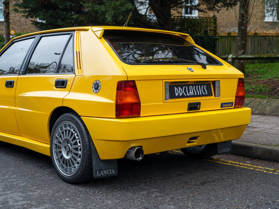 Image 12/27 of Lancia Delta HF Integrale Evoluzione I (1992)