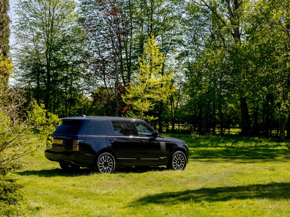 Bild 42/50 von Land Rover Range Rover V8 Armoured (2022)