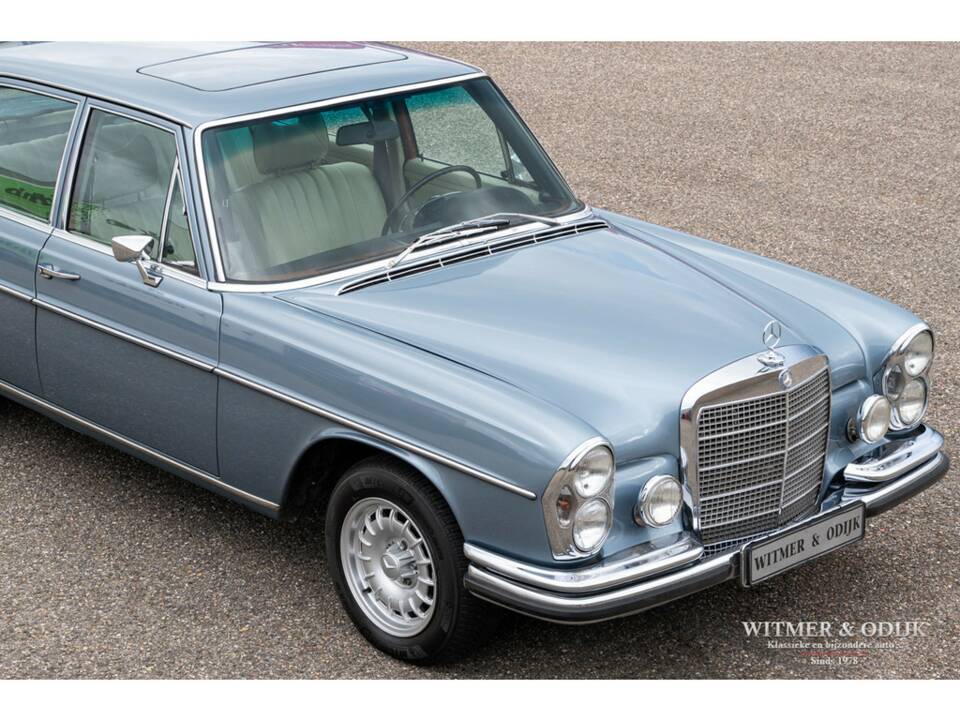 Image 21/36 of Mercedes-Benz 280 SE (1969)