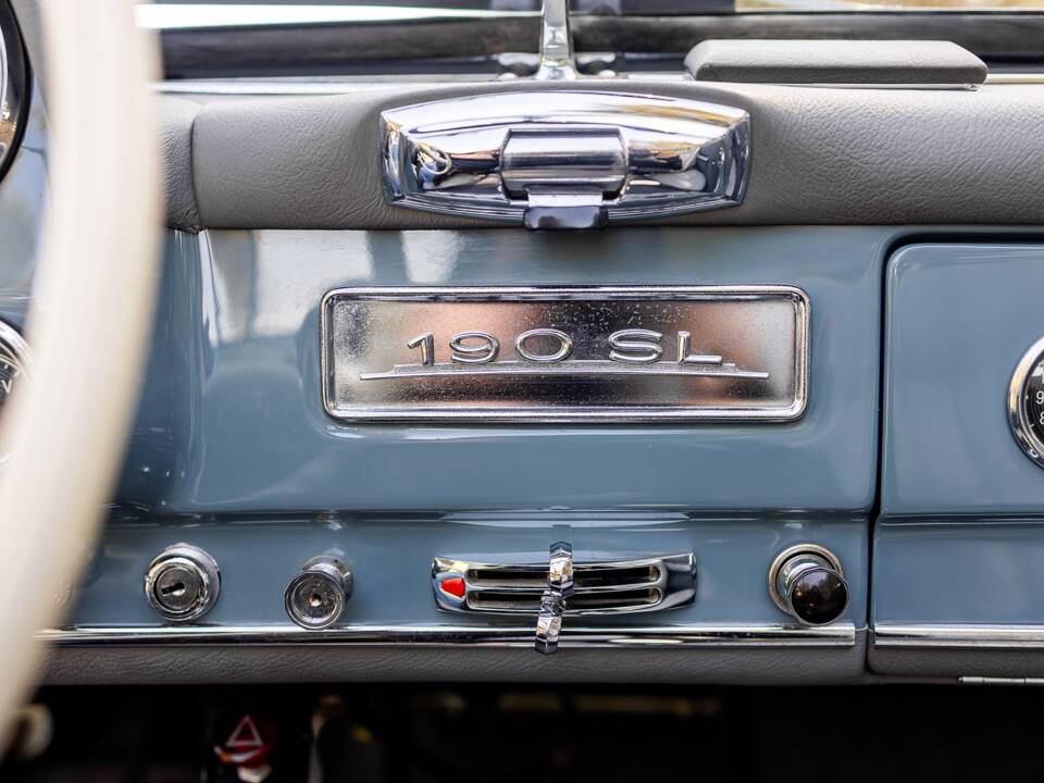 Image 44/56 of Mercedes-Benz 190 SL (1956)