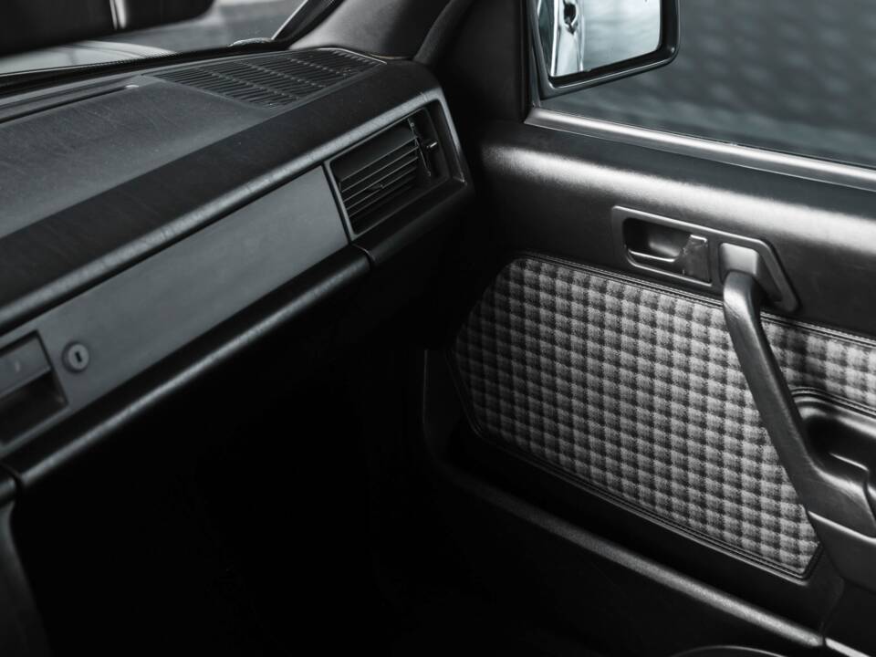 Imagen 27/50 de Mercedes-Benz 190 E 2.5-16 Evolution II (1990)