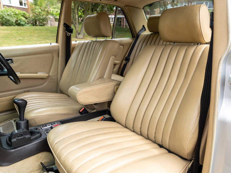 Immagine 22/25 di Mercedes-Benz 280 E (1981)