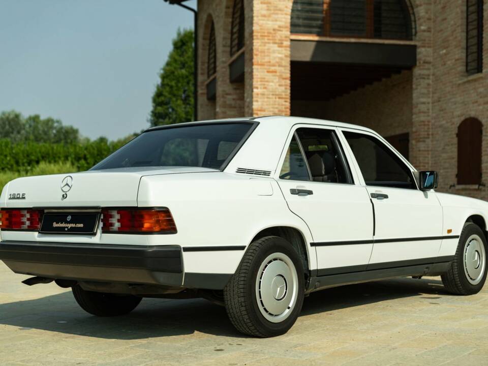 Image 6/45 of Mercedes-Benz 190 E (1987)