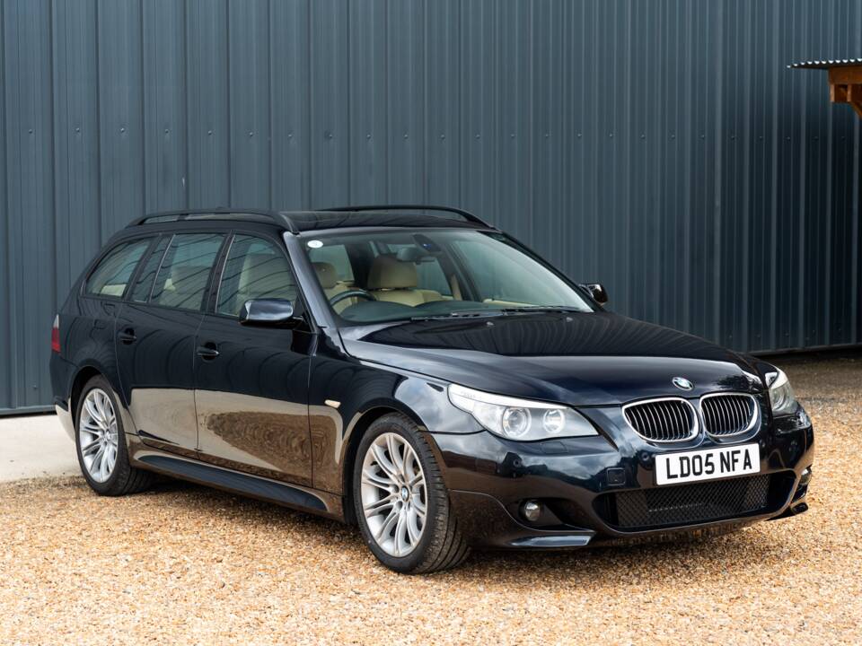 Imagen 2/65 de BMW 545i Touring (2005)