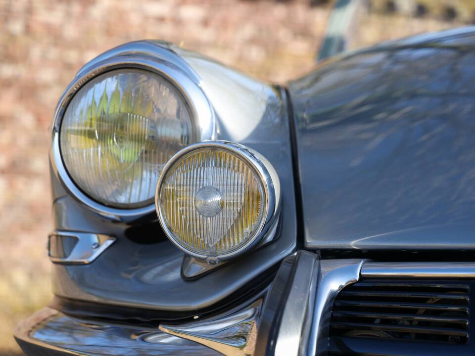 Image 49/50 of Citroën DS 21 Chapron (1963)