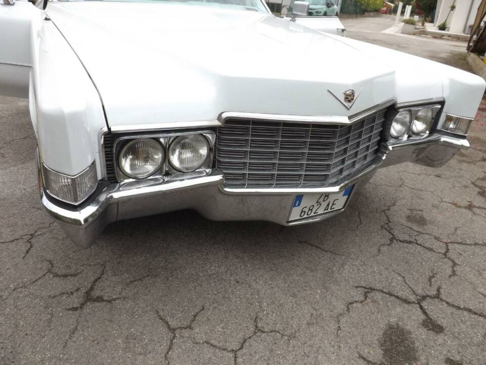 Immagine 26/50 di Cadillac DeVille Convertible (1969)