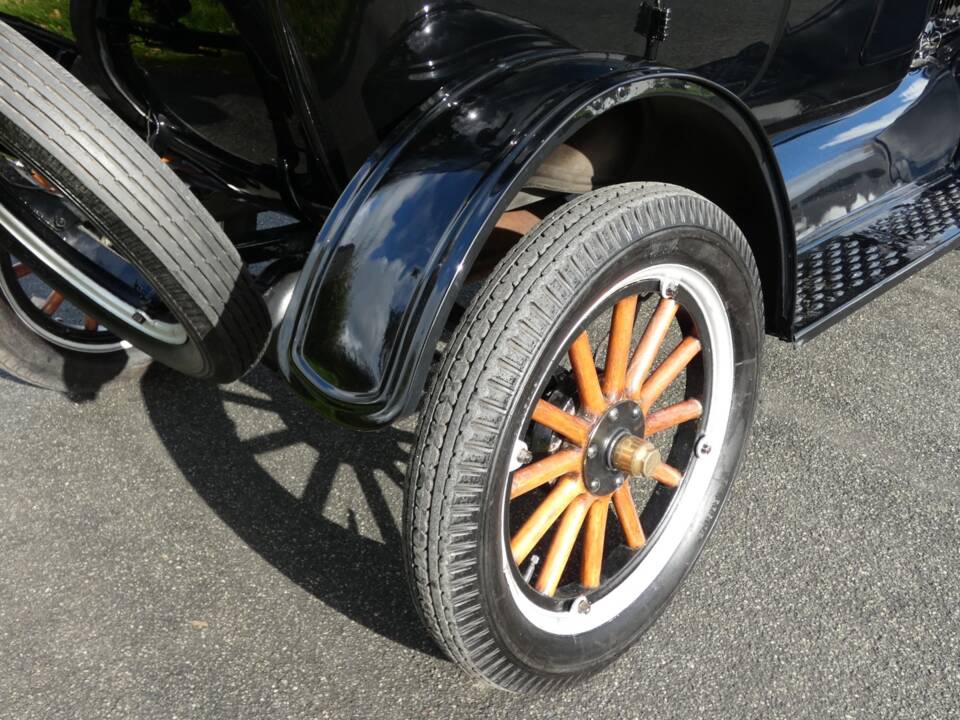 Image 11/41 of Ford Model T Touring (1925)