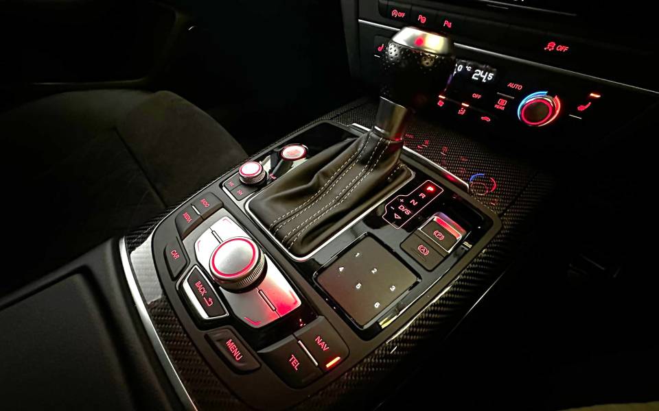 Image 46/50 de Audi RS6 Avant (2017)