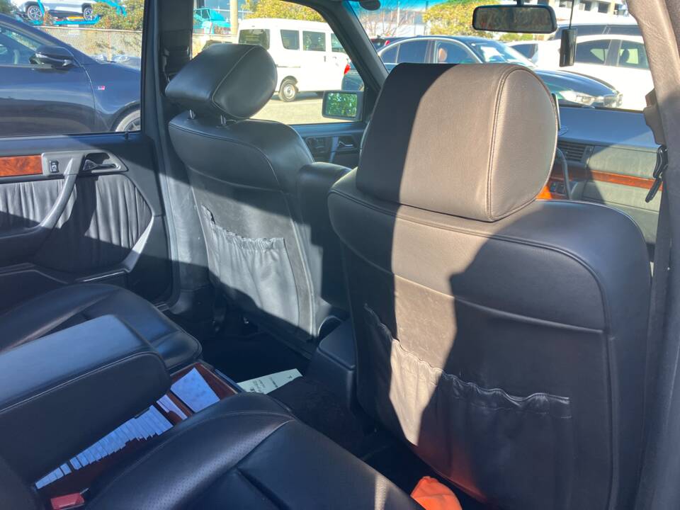 Immagine 26/44 di Mercedes-Benz E 500 (1993)