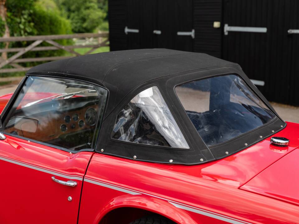 Immagine 18/50 di Triumph TR 6 (1975)