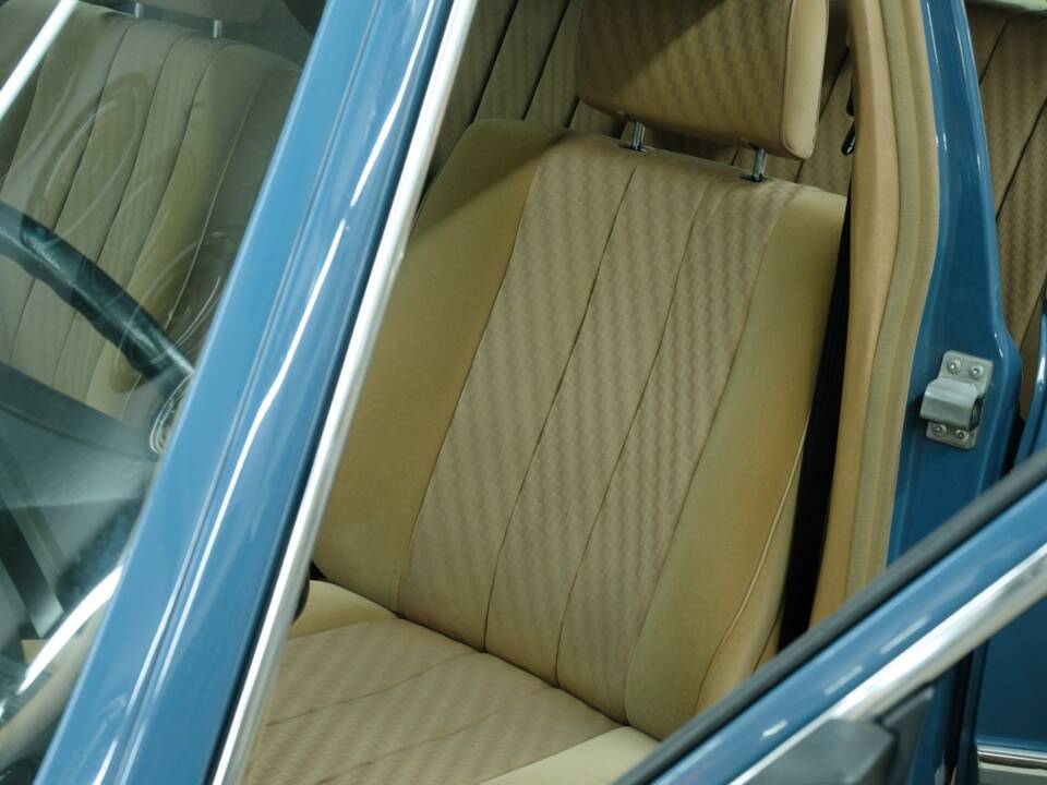 Bild 40/50 von Mercedes-Benz 280 SE (1983)