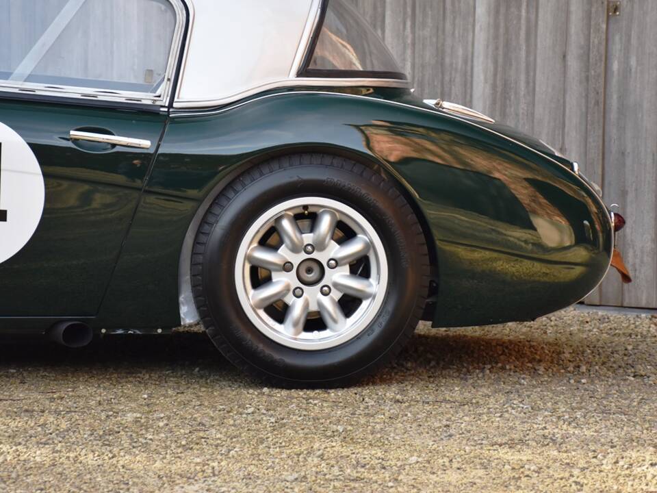 Image 17/29 of Austin-Healey 3000 Mk II (BT7) (1962)