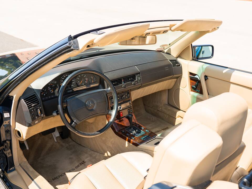 Image 18/44 de Mercedes-Benz 500 SL (1990)