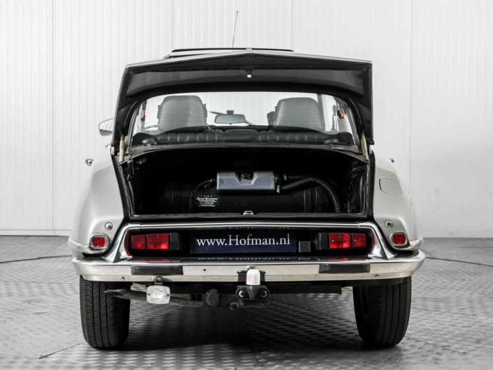 Image 47/50 of Citroën D Spécial (1971)