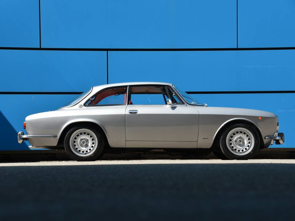 Image 11/24 of Alfa Romeo 1750 GT Veloce (1971)
