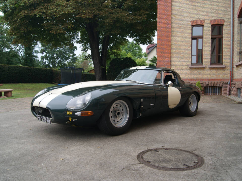 Image 1/14 of Jaguar E-Type &quot;Lightweight&quot; (1963)