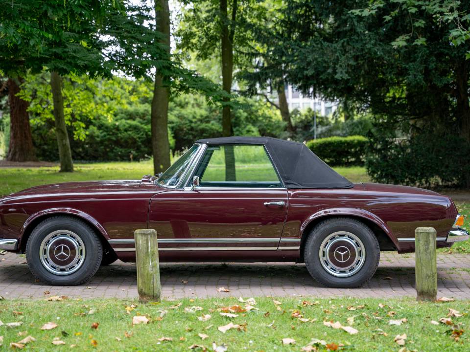 Image 35/59 of Mercedes-Benz 280 SL (1971)