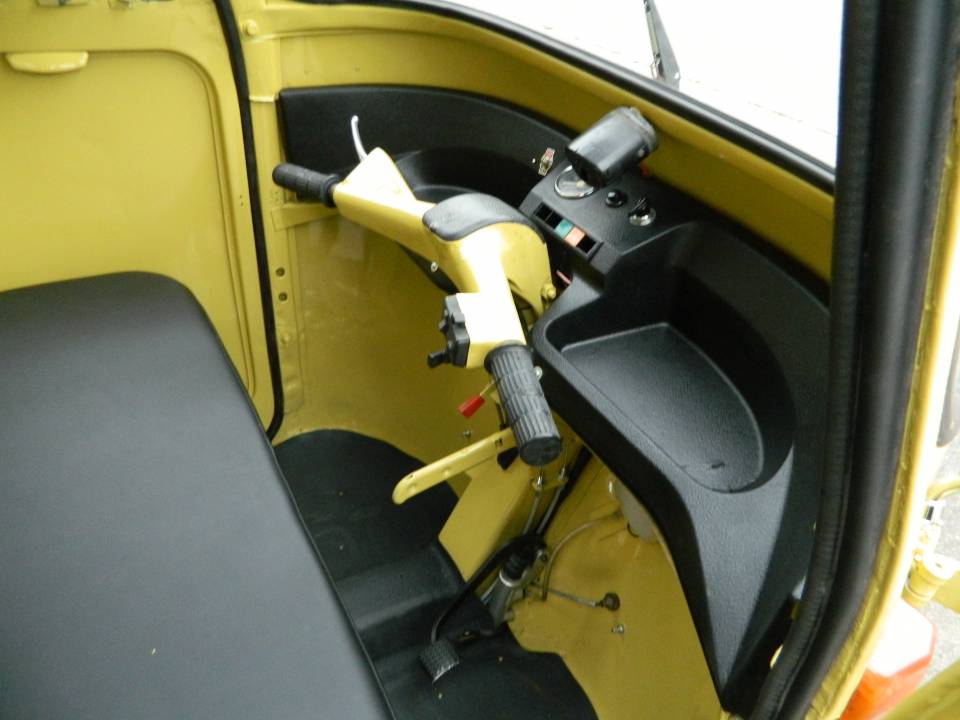 Bild 7/9 von Piaggio Vespa APE 600 MP (1976)