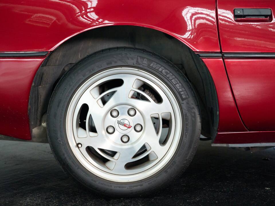 Imagen 29/50 de Chevrolet Corvette Convertible (1990)