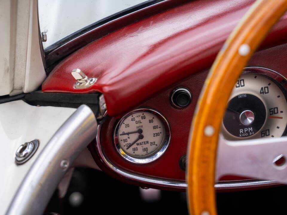 Image 18/72 de Austin-Healey 3000 Mk II (BJ7) (1962)