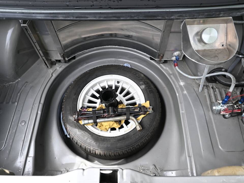 Image 42/64 of BMW 320&#x2F;4 (1977)
