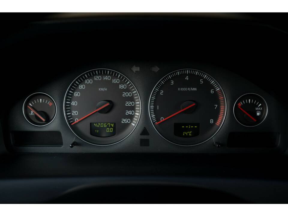 Image 33/43 of Volvo V 70 2.4 (2007)