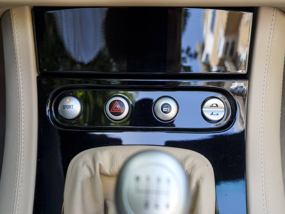 Image 22/30 of BMW Z8 (2003)