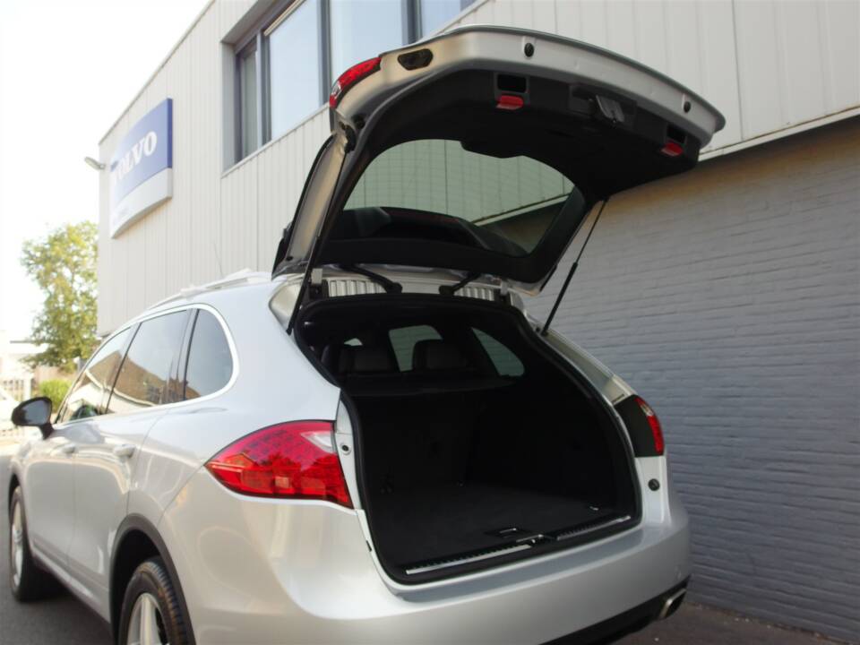 Image 79/98 of Porsche Cayenne S (2010)